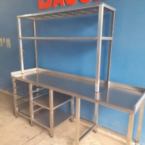 mesadas de acero con estante